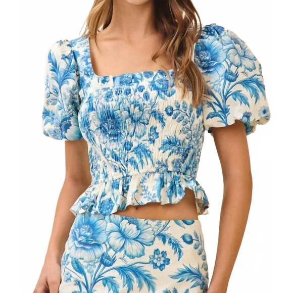 TCEC Tops - NEW TCEC floral print smocked bodice puff sleeves crop top in blue